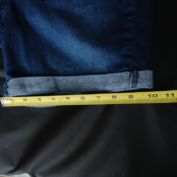 🧡NWOT Old Navy Women's Dark Blue Jean Shorts, Tried On Once - Picture 9 of 9